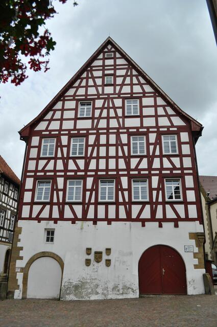 Diakonatshaus. Einstmals das Wohngebäude des zweiten ev. Geistlichen. Ursprünglich 1615 von einem Bürgermeister erbaut, diente es im im 17. Jh. als Wohnhaus eines Vogtes und wurde im Jahr 1700 zum Diakonathaus umfunktioniert. Heute ist dort die Musikschule und Volkshochschule untergebracht. | Foto: Daniela Somers