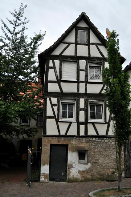 Ehemaliges Wohnhaus aus dem 18. Jh. Im unteren Teil war früher der Stall. 1979 wurde das Fachwerk freigelegt. | Foto: Daniela Somers