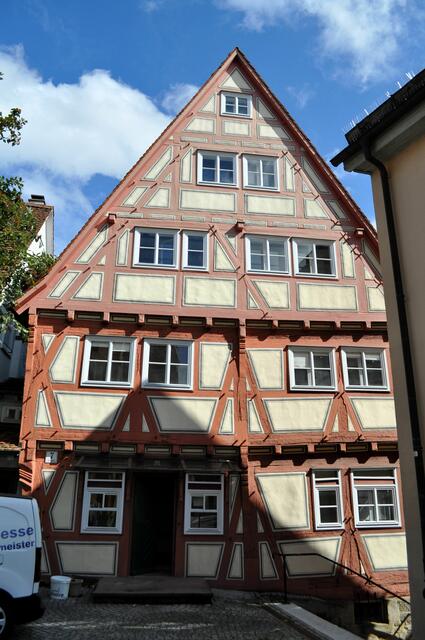 An diesem Fachwerkhaus sind gerade Sanierungen in Gange. So schön diese Häuser sind, haben möchte ich keines davon. Da steckt richtig Arbeit in der Restaurierung. Dieses Haus wurde zwischen 1486 und 1491 errichtet. Einst beherbergte es die Lateinschule. | Foto: Daniela Somers