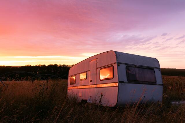 Im Wohnwagen die letzten Sonnenstrahlen des Tages genießen | Foto: Stefan Seiz