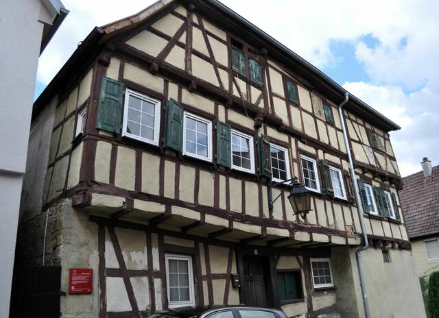 Ackerbürgerhaus 1347 erbaut. Es ist das älteste Fachwerkhaus in Markgröningen. Im Erdgeschoss waren Stall und Wirtschaftsbereich. In den oberen Stockwerken die Wohnräume. | Foto: Daniela Somers