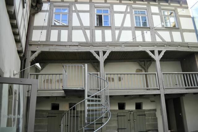 Im Innenhof des Anwesens. Der Laubengang. Heutzutage ist hier ein Museum und das Stadtarchiv untergebracht. | Foto: Daniela Somers