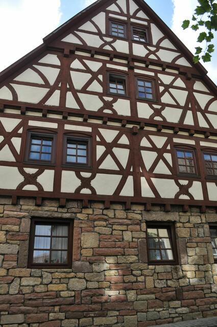 Handwerkerhaus, erbaut für einen Bäcker um 1715, mit Bruchsteinsockel.  | Foto: Daniela Somers