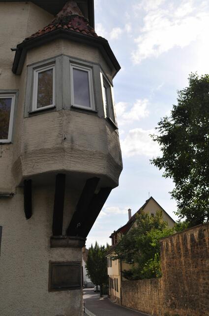 Erker des Vollandhauses. Ein ehemaliges Pfrundhaus, dass nach der Familie Volland benannt wurde. Das Haus selbst ist nicht sehr schön. Aber der Erker ist ein Hingucker. Erbaut wurde das Haus ursprünglich 1406. | Foto: Daniela Somers