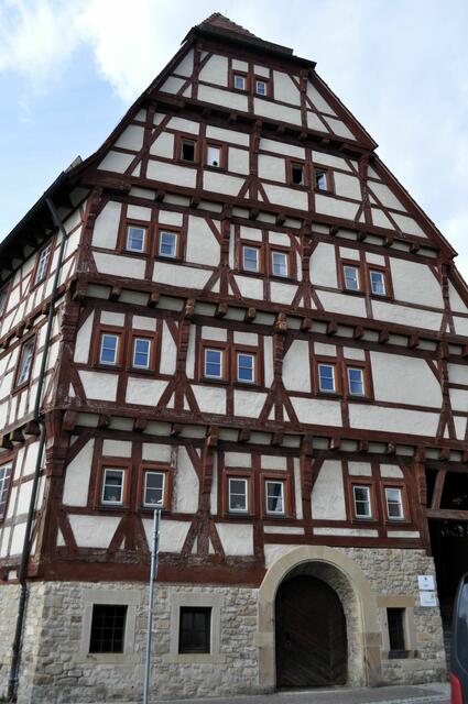 Pfründnerbau des Spitals. 1297 erfolgte die Weihe der hiesigen Niederlassung des Heilig-Geist-Ordens. Das Gebäude wurde 1509 auf den Fundamenten eines Vorgängerbaus errichtet.Das frühere Pfründhaus, heute kurz Spital genannt, diente der Versorgung von Alten und Kranken. Aber auch als Pilgerherberge. Das Gebäude war Teil eines Klosterareals. | Foto: Daniela Somers