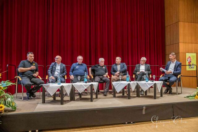 v.l.n.r. T. Riexinger, J. Schart, J. Weinreuter, G. Bindereif, E. Jochim, U. Mettendorf, S. Straub | Foto: BRH Rettungshundestaffel Unterland e.V. 
