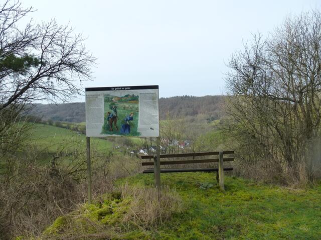 Tafel 8 mit Aussicht auf Kocherstetten und seine grüne Umgebung | Foto: eigene Aufnahme