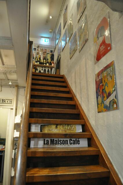 Das Café ist über dem Buchladen | Foto: Daniela Somers