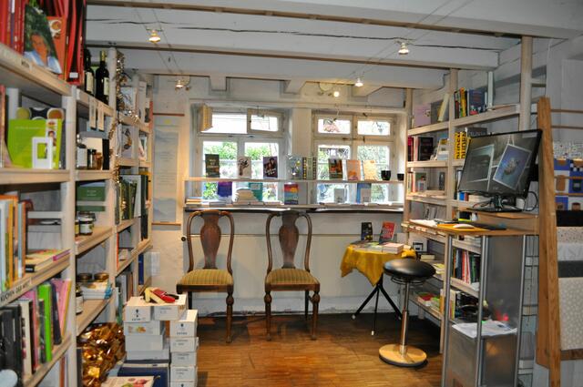 Auch der Buchladen hat viel Charme. | Foto: Daniela Somers