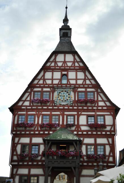 Auch ein Hingucker. Das Rathaus. Ursprünglich war es das Kaufhaus der Stadt. Dieses Gebäude von 1459 würde sich auch lohnen um es näher anzuschauen. | Foto: Daniela Somers
