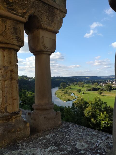 Immer wieder ein beliebtes Motiv - der Blick auf den Neckar durch die Palas-Arkaden.  | Foto: sigischlottke