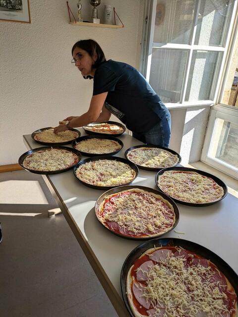 Schritt für Schritt zur fertigen Pizza | Foto: Landfrauen Grantschen