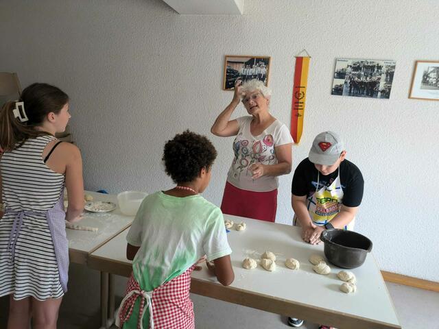 Fleißige Bäckerinnen und Bäcker | Foto: Landfrauen Grantschen