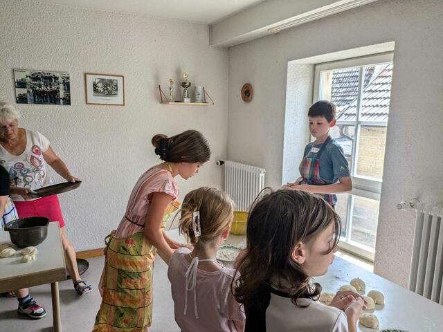 Fleißige Bäckerinnen und Bäcker | Foto: Landfrauen Grantschen
