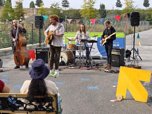 Tobias Dellit und die schweigende Mehrheit. | Foto: Heidrun Rosenberger