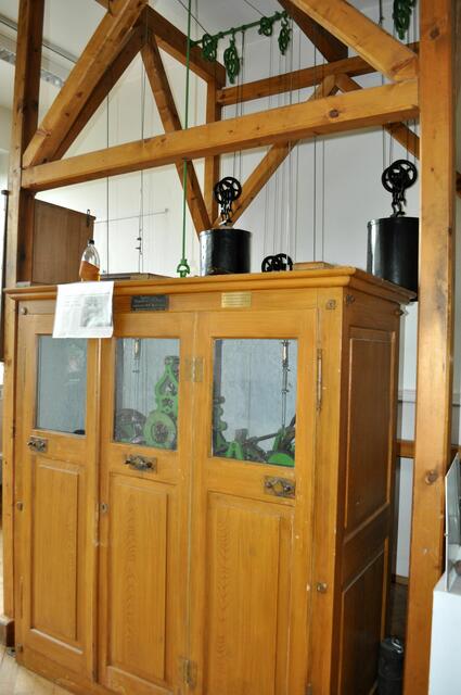 Blick ins Heimatmuseum. Ein sehr altes, aber noch funktionierendes Uhrenwerk. | Foto: Daniela Somers
