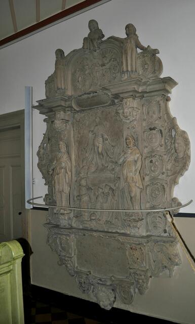  Epitaphien der Göler von Ravensburg sind im Kircheninneren aber auch im Außenbereich zu sehen. | Foto: Daniela Somers