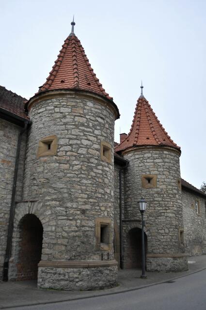 Und diese dicken Türme gehören noch zu Schloss Lehen. Denn die Führung ist beendet und wir sind auf dem Weg zum Parkplatz. | Foto: Daniela Somers