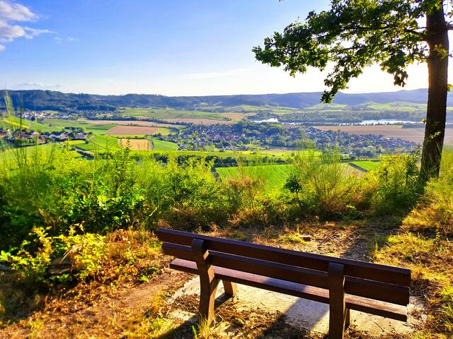 Ausblick 'Paradies' bei Eschenau mit Blick zum Breitenauer See und Löwensteiner Berge (Gem. Obersulm/Hohenlohekreis) | Foto: Andreas Odey