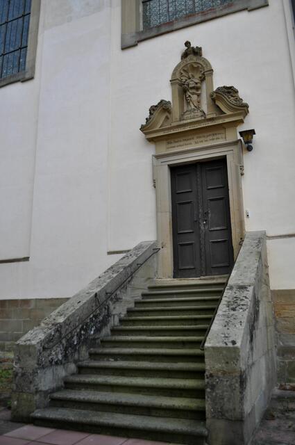 Rückwertiger Eingang an der Kirche. | Foto: Daniela Somers