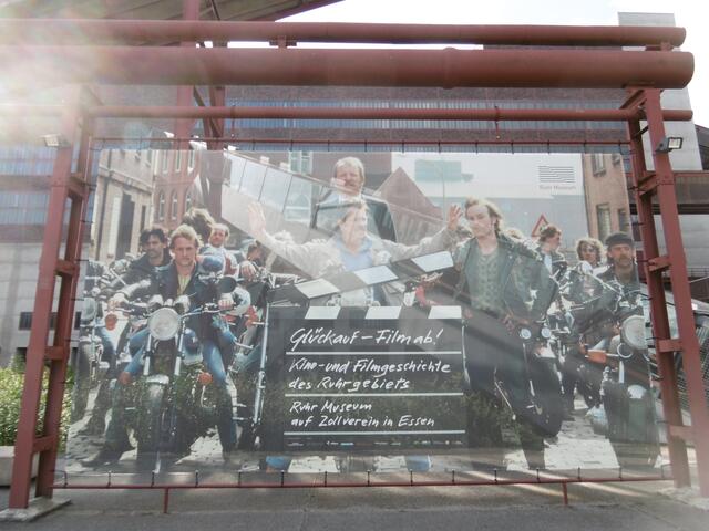 Glück auf in Essen. Mit der Bahn fuhren wir von Recklinghausen nach Essen und erreichten in wenigen Schritten das Ruhrmuseum in der Kohlenwäsche. | Foto: Heiderose