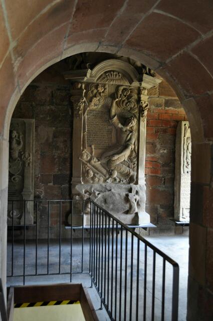 Einige Epithape sind hier auch ausgestellt. | Foto: Daniela Somers