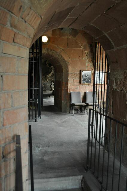 Von Außen denkt man garnicht, dass der Turm eigentlich recht groß ist. | Foto: Daniela Somers