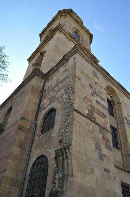 Der Hafenmarktturm. Und weil er geöffnet ist, gehts jetzt rauf. | Foto: Daniela Somers