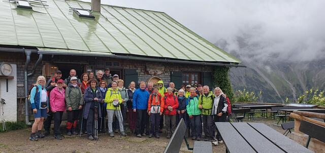 Tag 2: Gruppenbild zum Abschluss der Vespereinkehr | Foto: privat Sibylle Tröber