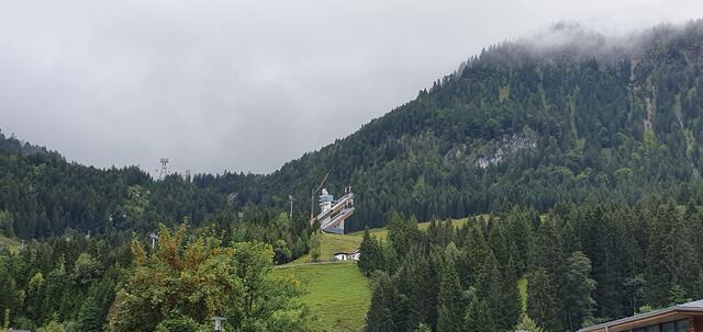 Tag 3: Blick zur Sprungschanze in Oberstdorf | Foto: privat Sibylle Tröber