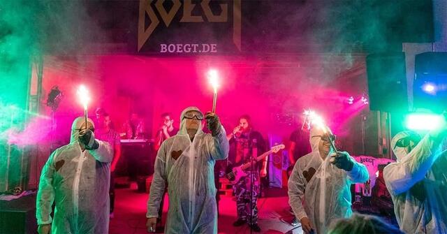 Pyro-Show der Badman-Mitglieder beim BOEGT-Konzert | Foto: Eigenes Bild