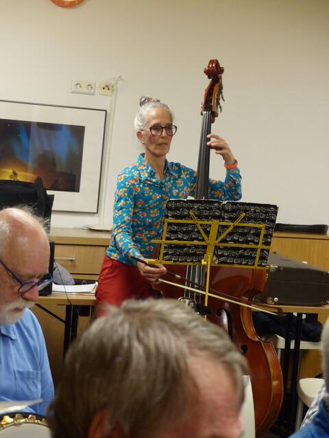 Selten gehört: Ein gestrichenes Kontrabass-Solo im Jazz, gespielt von Katja Bönninghoff.
 | Foto: privat