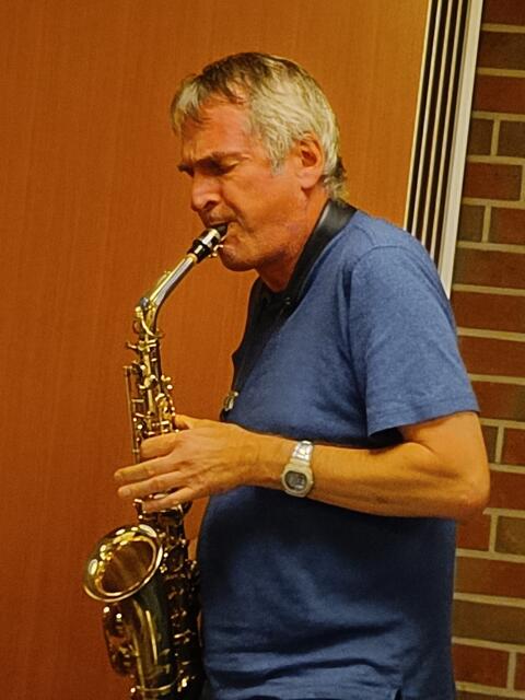 Am Altsaxophon trug Johannes Mühleck mit qualitätvollen Improvisationen wesentlich zum Gelingen des Konzertabends bei. | Foto: privat