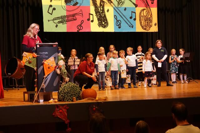 Früherziehung und Blockflötenkinder mit Kathrin Dankel und Sabrina Ferreira | Foto: Bk