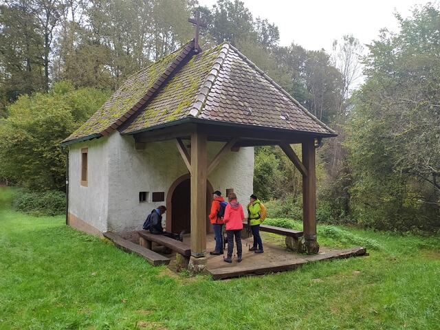 Und dann finden wir im Talgrund auf dieses kleine Kirchlein, die Gertrudiskapelle.  | Foto: sigischlottke