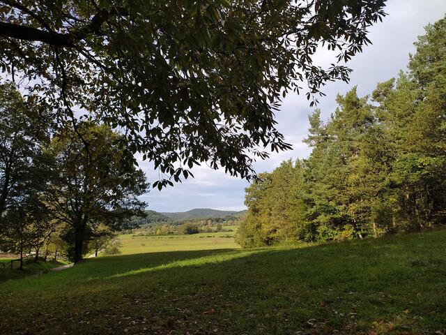 Ein letzter Blick über's Tal - dann ist unsere Wanderung zu Ende.. Schön war's 😊.  | Foto: sigischlottke