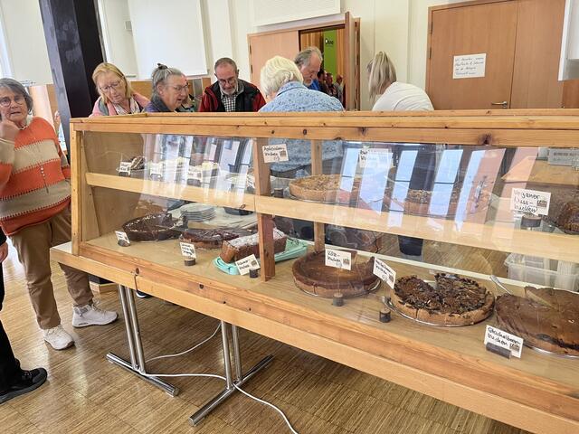 Auch die Kuchenauswahl des Krainbachhofs war riesig! | Foto: Andrea Hohlweck BUND RV Heilbronn-Franken