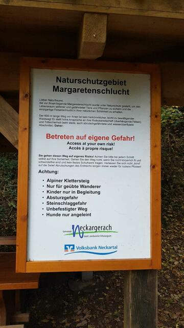 Da muss man schon geschwind schlucken, wenn man diese Warnhinweise liest..  | Foto: Karin Schatz-Martinez