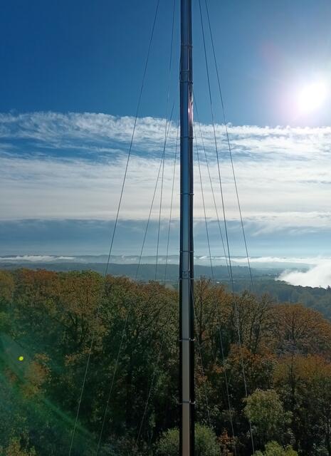 Nein, wir waren nicht auf dem Schiff, sondern auf dem Schweinsbergturm, Aussicht verschandelt durch die Mobilfunk Antenne 5G | Foto: WandernGabyErich