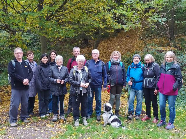 An der Stelle könnte man eine Umleitung nehmen, wenn man nicht durch die Schlucht steigen möchte. Wir haben den Platz zu einem Gruppenbild genutzt.  | Foto: sigischlottke
