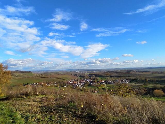 Wahnsinns-Ausblicke und Weitsicht hoch über Haberschlacht. 
(Bild von der Vorwanderung ein paar Tage vorher).  | Foto: sigischlottke