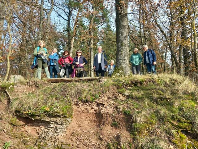 Da stehen wir fast am Ende unserer Tour und schauen nochmal nach Haberschlacht und den Weg, den wir gewandert sind.  | Foto: Rainer Koch