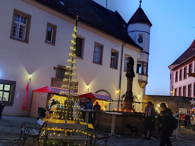Im Innenhof der Burg | Foto: Daniela Somers