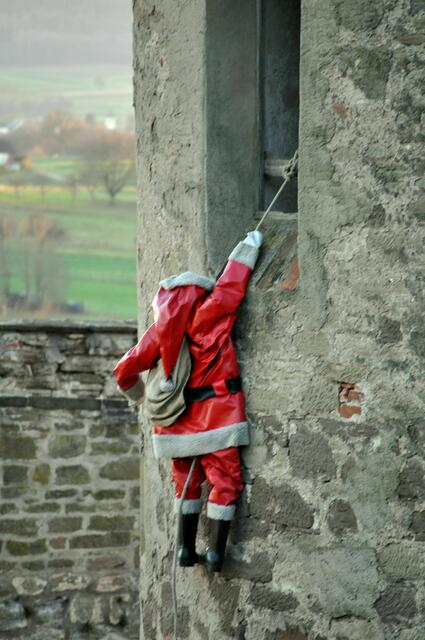 Der Arme hängt hier jedes Jahr. | Foto: Daniela Somers
