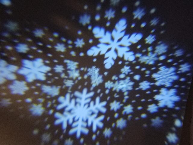 Sternchen tanzen auf einer Wand der Burg. | Foto: Daniela Somers