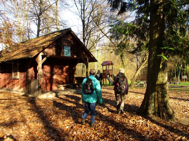Grillhütte und Spielplatz | Foto: Wandern Gaby Erich