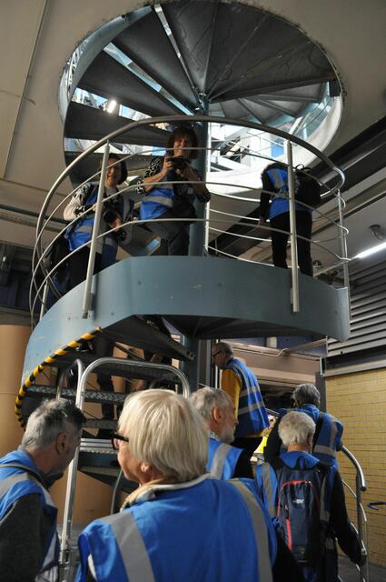 Eine Wendeltreppe führt uns in den nächsten Stock | Foto: Daniela Somers