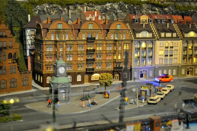 Taxis warten auf Fahrgäste. Aber die Feuerwehr hat es schon wieder eilig. | Foto: Daniela Somers