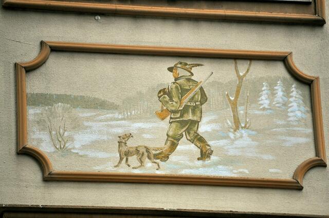 Wer genau hinsieht, wird mit besonderen Fotomotiven belohnt: Daniela Somers entdeckte dieses Gemälde an einer Fassade in Sontheim. | Foto: Daniela Somers