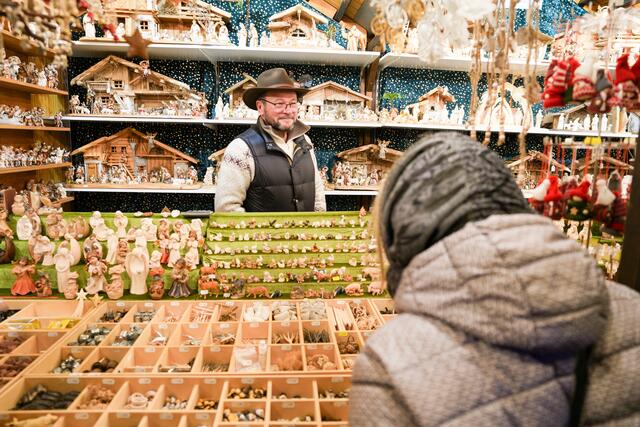 Stand mit Holzfiguren | Foto: Ulrich Seidel